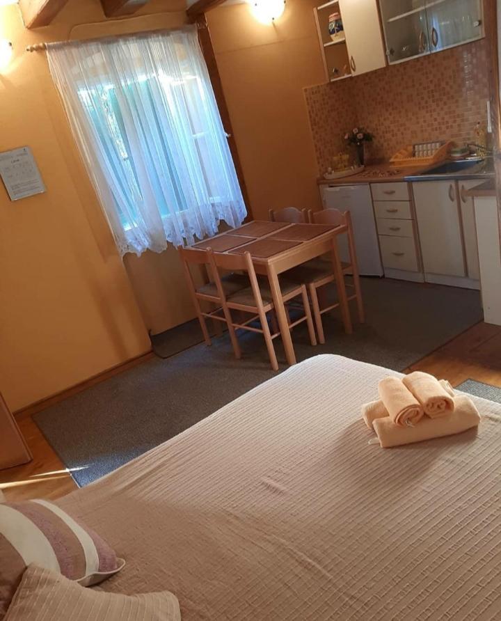 Apartments Kairos Трогир Екстериор снимка