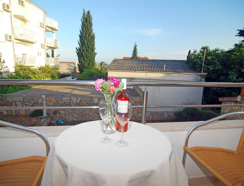 Apartments Kairos Трогир Екстериор снимка