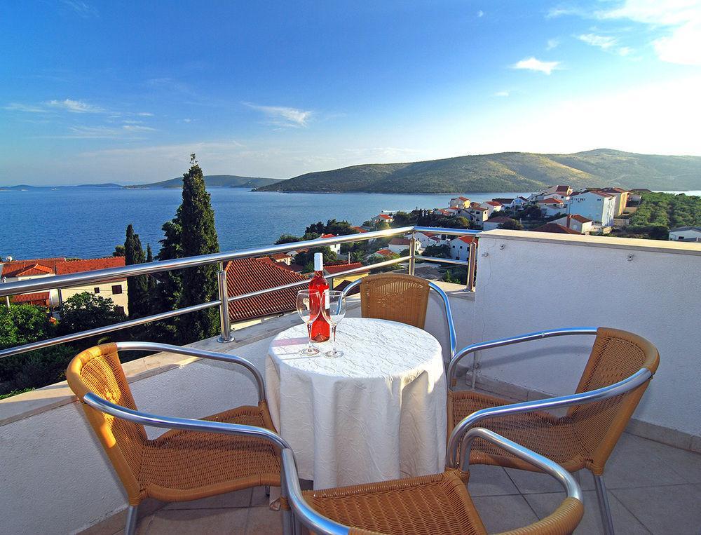 Apartments Kairos Трогир Екстериор снимка