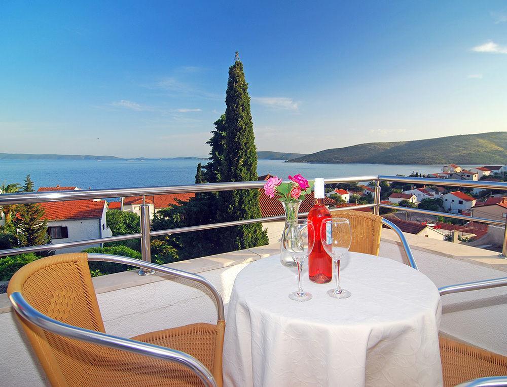 Apartments Kairos Трогир Екстериор снимка