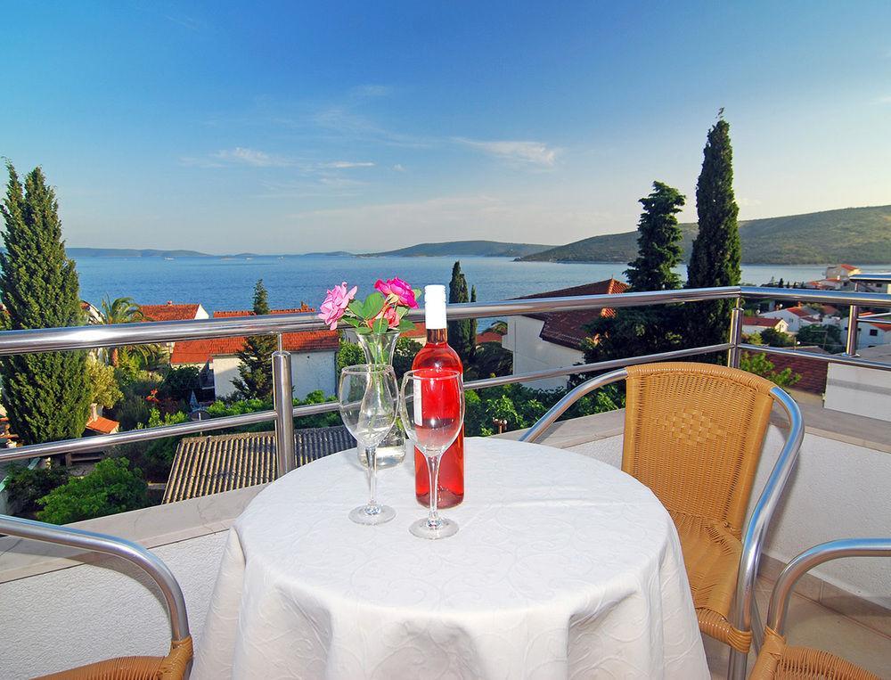 Apartments Kairos Трогир Екстериор снимка