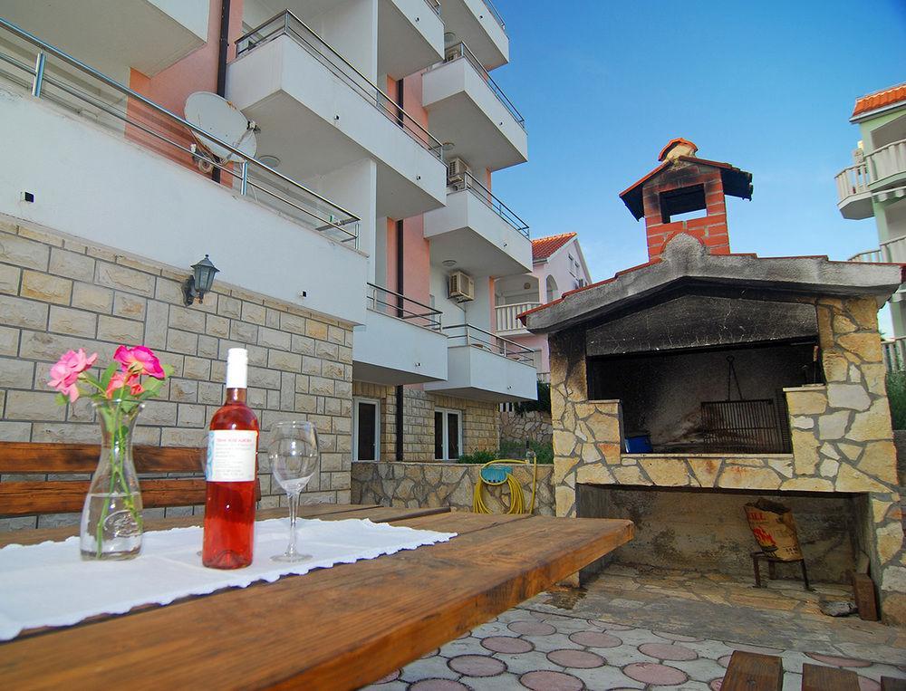 Apartments Kairos Трогир Екстериор снимка