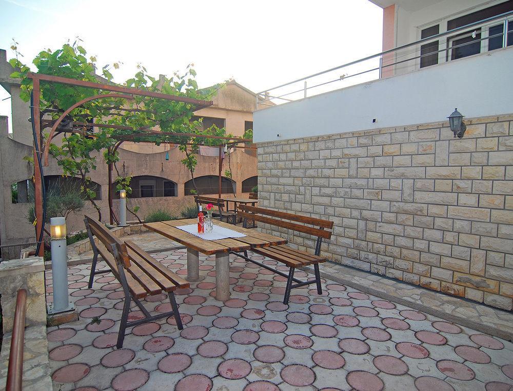 Apartments Kairos Трогир Екстериор снимка