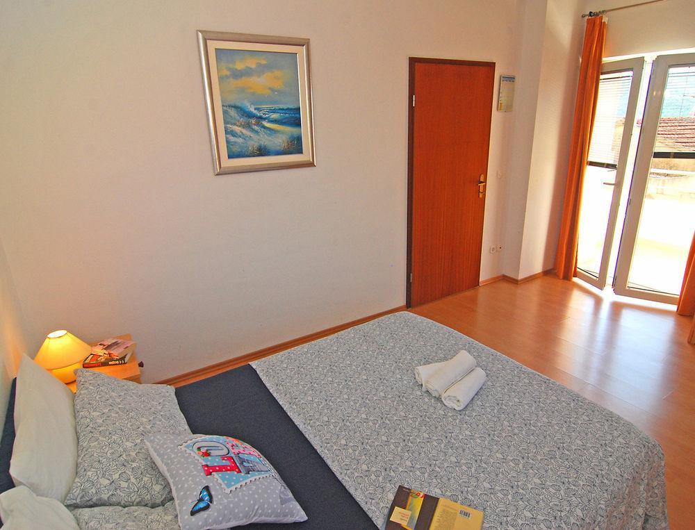 Apartments Kairos Трогир Екстериор снимка